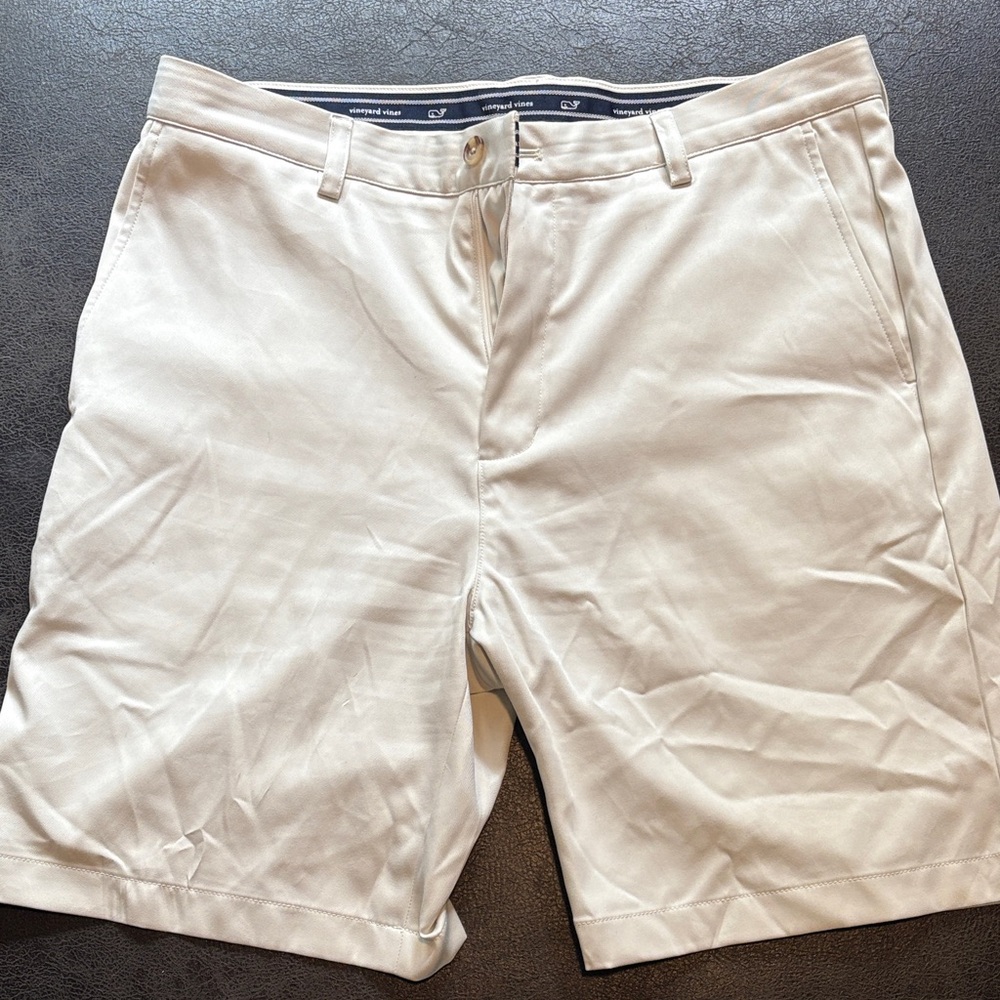 Vineyard Vines Men's Stone Flat Front Shorts